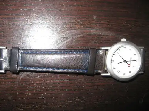 Rotring Damenarmbanduhr mit schwarzem bzw. schwarzblauem Lederband