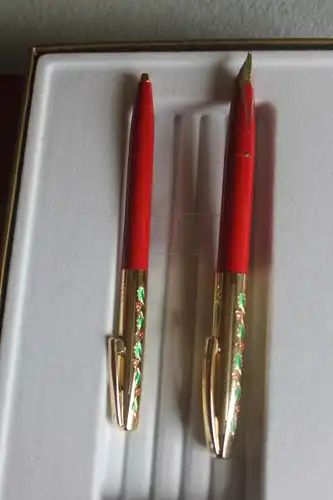 Sheaffer Schreibset; Limited Edition; Holiday Originals - The Holly Pen 1996;
Füllfederhalter und Kugelschreiber