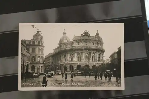 [Echtfotokarte schwarz/weiß] Genova,  Piazza de Ferrari- Palazzo della Borsa. 