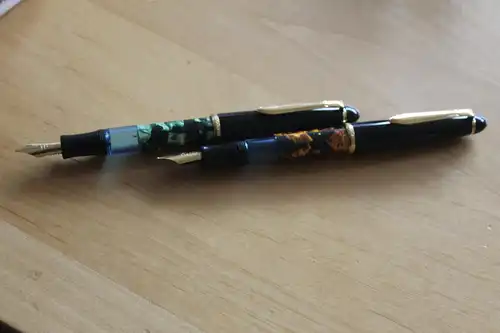 Nostalgischer Vintage Kolbenfüller im Retro-Design, Kolbenfederhalter, Kolbenfüllfederhalter, neu und unbenutzt, M-Feder, in OVP