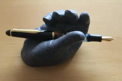 Nostalgischer Vintage Kolbenfüller im Retro-Design, Kolbenfederhalter, Kolbenfüllfederhalter, neu und unbenutzt, M-Feder, in OVP