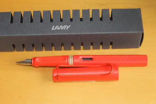 LAMY Safari Vintage Füllfederhalter  strawberry; M-Feder, zeitlich limitierte Special Edition; OVP