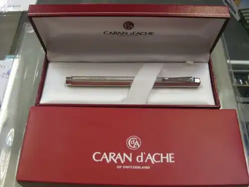 Caran d´Ache Retro Füllfederhalter 18 ct. - 750er \"B\" Goldfeder