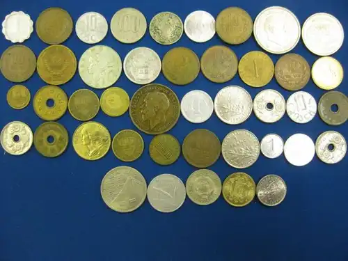Lot von 44 Münzen "alle Welt"