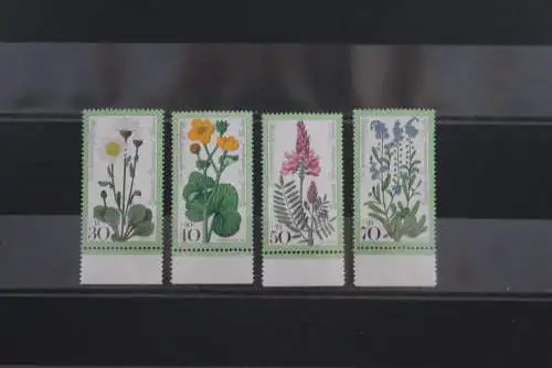 Berlin 1977, Für die Wohlfahrtspflege: Wiesenblumen, Blumen,  MiNr. 556-59, MNH