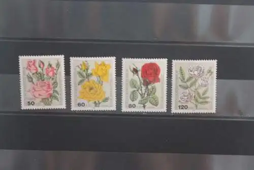 Berlin 1982, Für die Wohlfahrtspflege: Gartenrosen, Rosen,  MiNr.  680-83, MNH