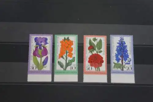 Berlin 1976; Wohlfahrtspflege: Gartenblumen, MiNr. 524-27, MNH