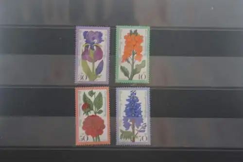 Berlin 1976; Wohlfahrtspflege: Gartenblumen, MiNr. 524-27, MNH