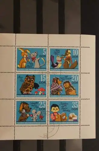 Kleinbogen; Figuren des Kinderfernsehens; MiNr. 1807-12, gestempelt, ndgz;rechts