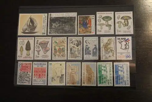 France 1987, 2586-2635; postfrisch, Frankreich Jahrgang 1987, 59 Werte, 3 MH, überkomplett, 3 Steckkarten