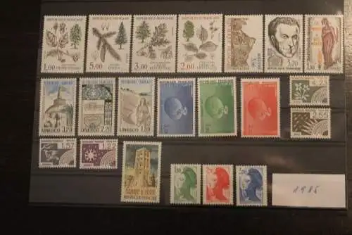 France 1985, 2476-2524; postfrisch, Frankreich Jahrgang 1985, 56 Werte, 1 MH, überkomplett, 3 Steckkarten