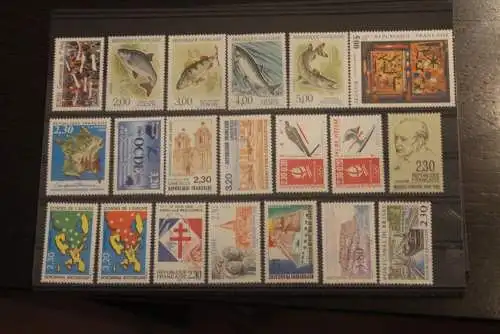 France 1990, 2752-2814; postfrisch, Frankreich Jahrgang 1990, 64 Werte, 1 Block, überkomplett, 4 Steckkarten