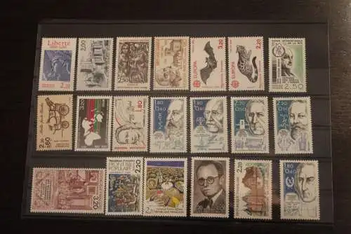 France 1986, 2525-2585; postfrisch, Frankreich Jahrgang 1986, 56 Werte; 1 Block, 2 MH, überkomplett, 5 Steckkarten