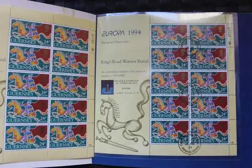 Guernsey Ausstellungsfolder zur HONG KONG '94 mit CEPT-Kleinbögen mit amtl. Zudruck