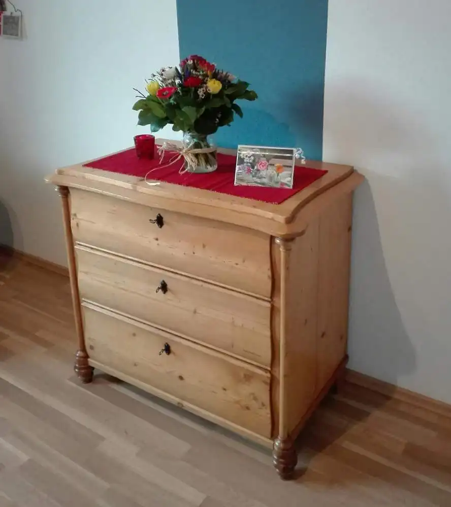 Tannenkommode aus der Biedermeierzeit 0