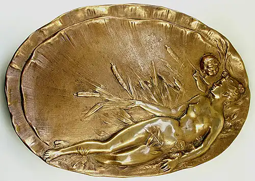 Art Nouveau Schale, sign. D.E. Vernier, Venus & Cupid, mit Füssen und Aufhänger