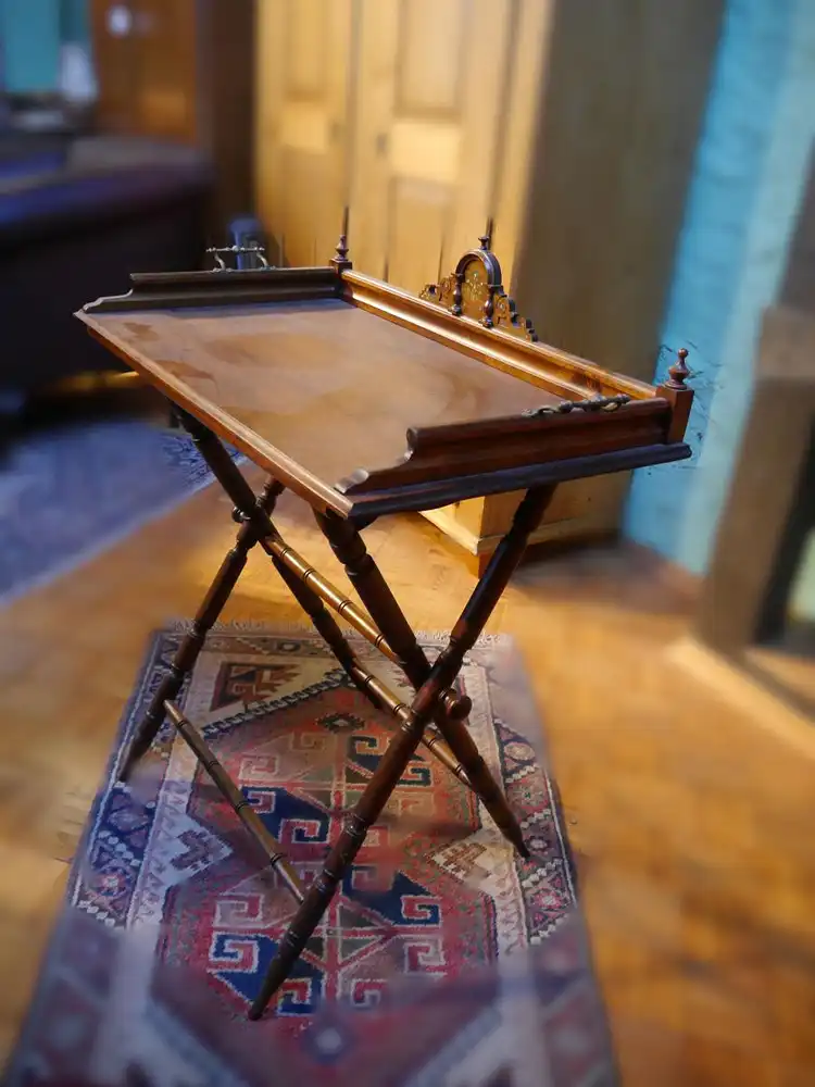 Tablett mit klappbarem Untergestell, Gründerzeit um 1880, Norddeutsch, Buche massiv 1