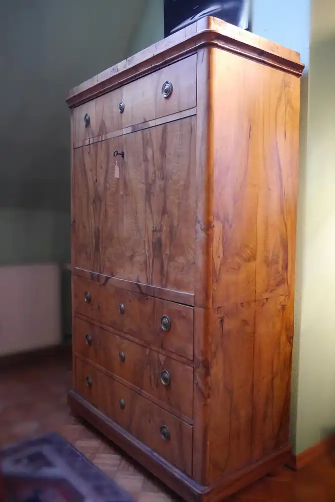 Schreibschrank Biedermeier um 1830, Süddeutsch, Nußbaum furniert 1
