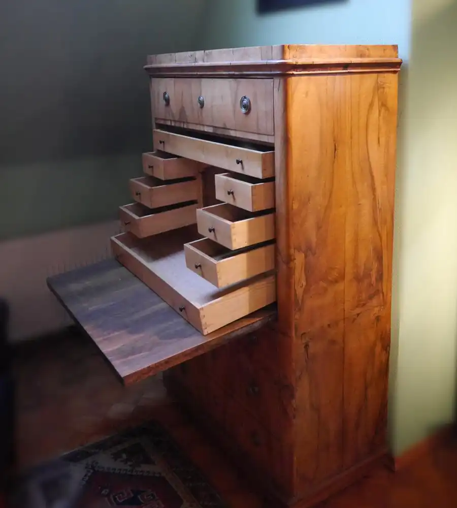 Schreibschrank Biedermeier um 1830, Süddeutsch, Nußbaum furniert 2