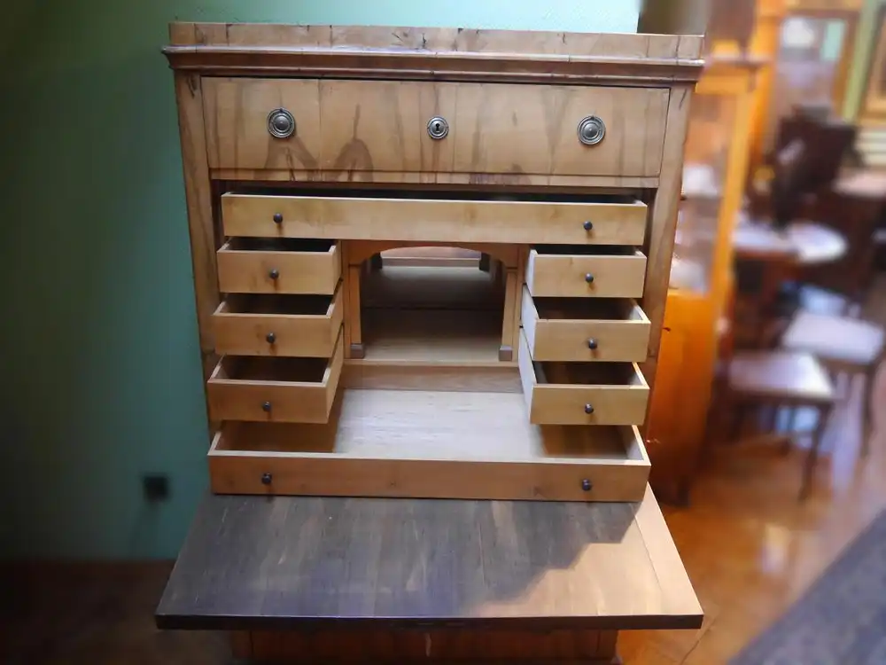 Schreibschrank Biedermeier um 1830, Süddeutsch, Nußbaum furniert 5