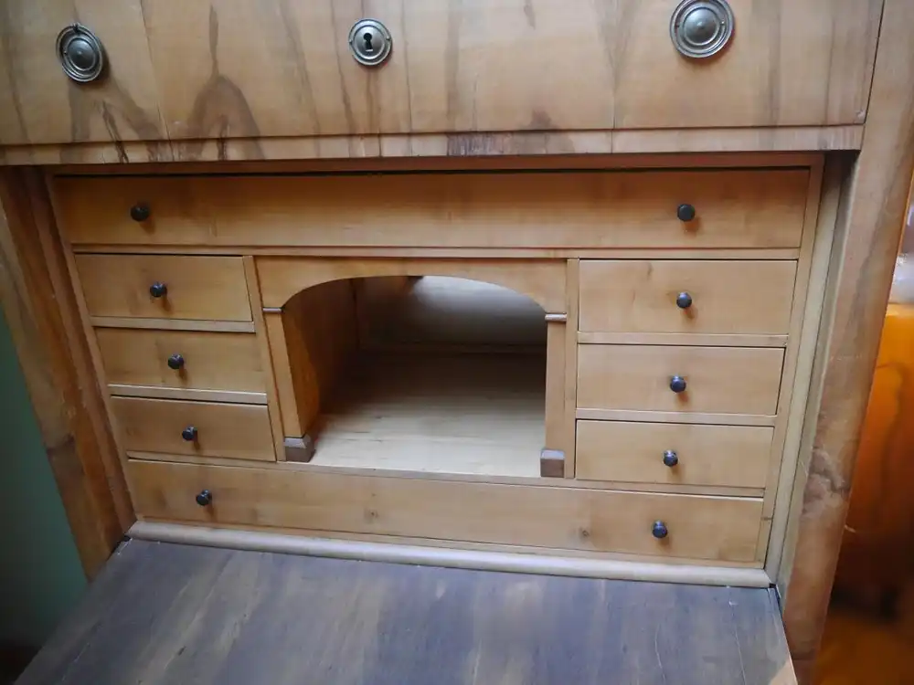 Schreibschrank Biedermeier um 1830, Süddeutsch, Nußbaum furniert 7
