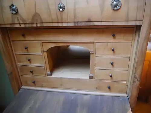 Schreibschrank Biedermeier um 1830, Süddeutsch, Nußbaum furniert