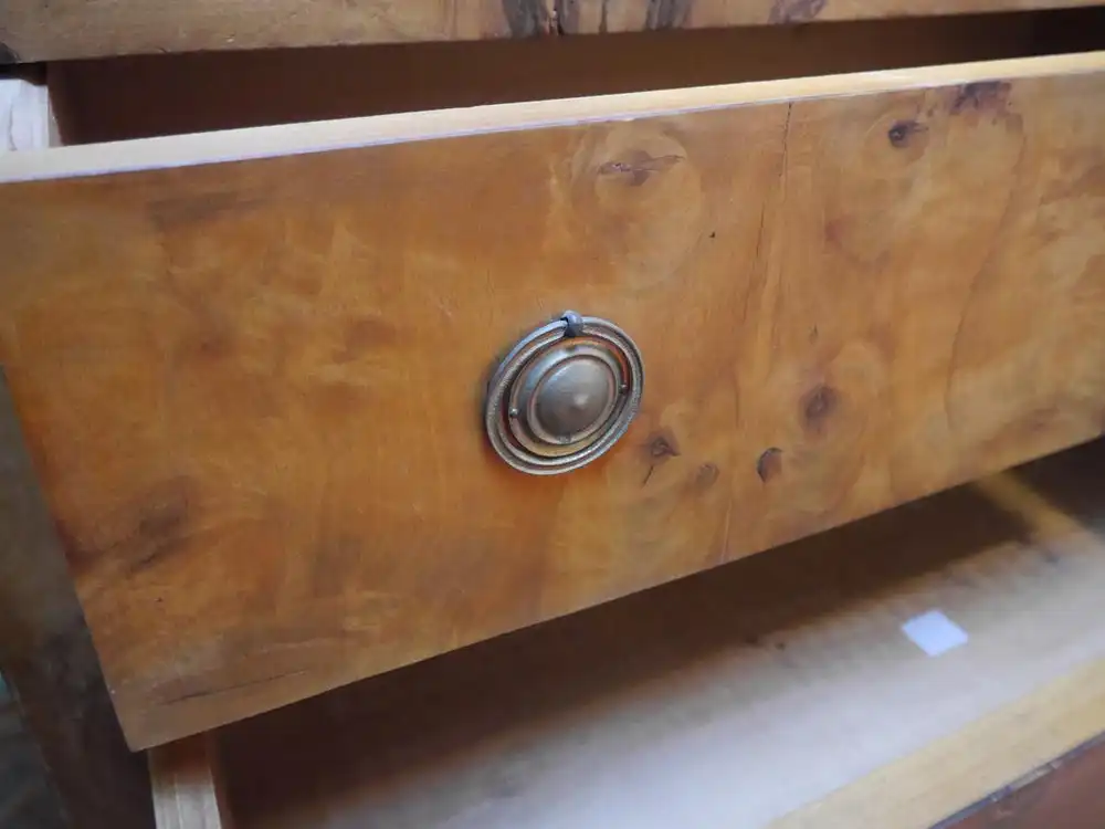 Schreibschrank Biedermeier um 1830, Süddeutsch, Nußbaum furniert 9