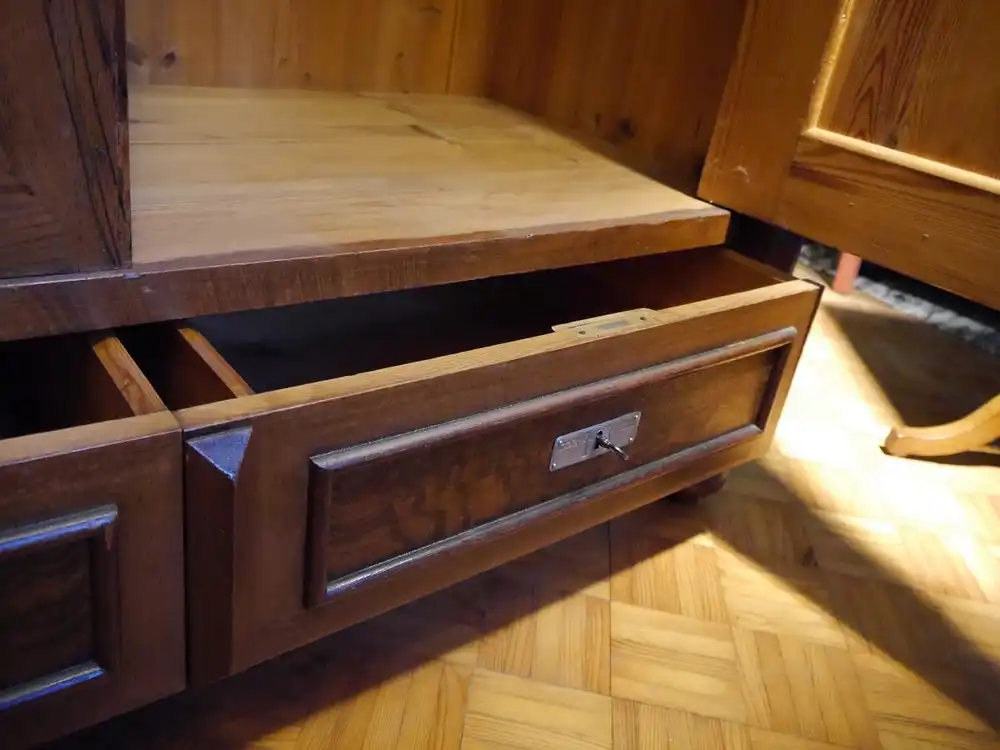 Kleiderschrank, 2-türig, Gründerzeit um 1880, Erzgebirge, Tanne gefasst (Furniermalerei) 7