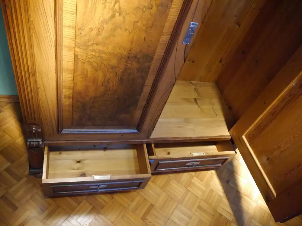 Kleiderschrank, 2-türig, Gründerzeit um 1880, Erzgebirge, Tanne gefasst (Furniermalerei) 8