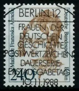 BERLIN DS FRAUEN Nr 827 zentrisch gestempelt 72B3AE