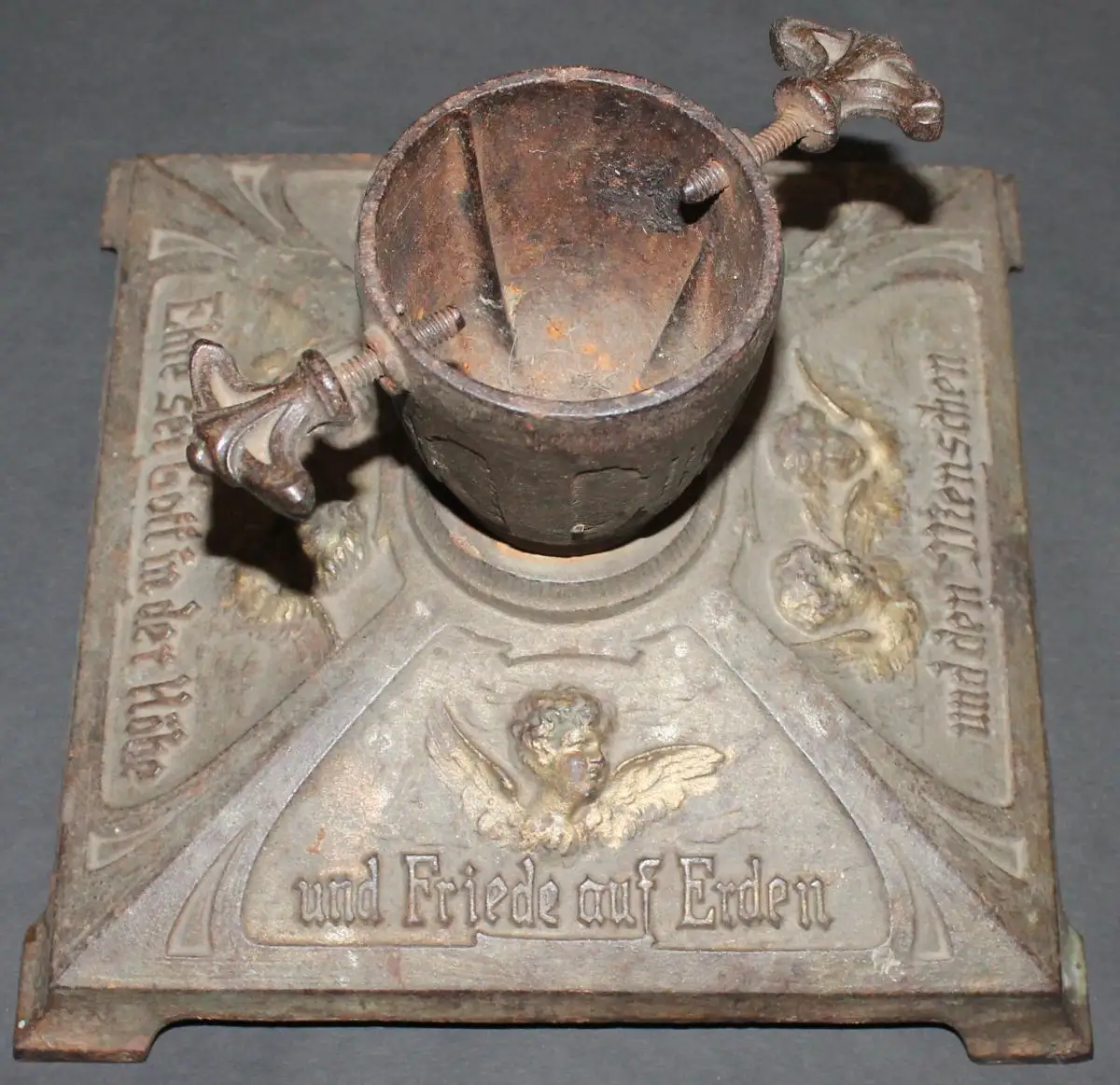 Jugendstil Christbaumständer mit Spruch & Engelmotive - Gusseisen - gemarkt 3