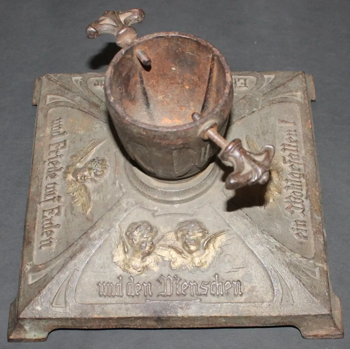Jugendstil Christbaumständer mit Spruch & Engelmotive - Gusseisen - gemarkt 4