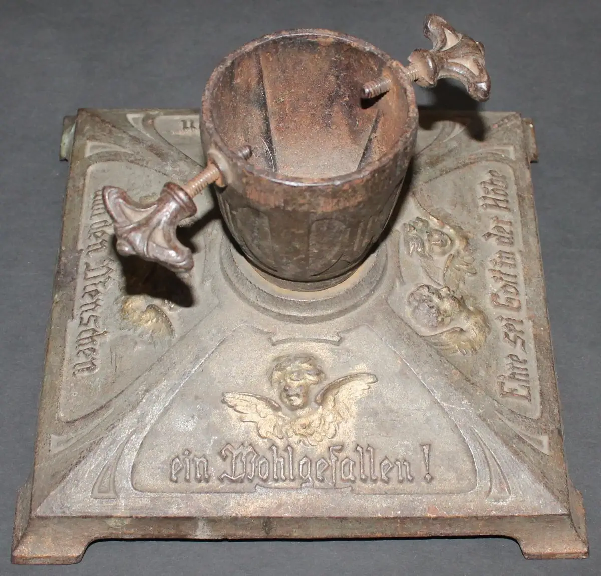 Jugendstil Christbaumständer mit Spruch & Engelmotive - Gusseisen - gemarkt 5