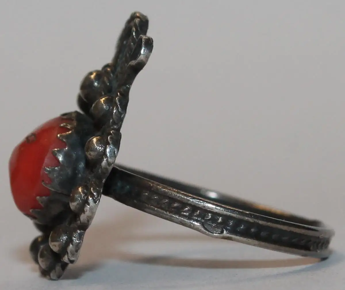 Antiker Silber Ring um mit facettierter Lachskoralle um 1840 / 1860 - Biedermeier Antikschmuck Koralle Facetten Käferform - Milleartifex 3