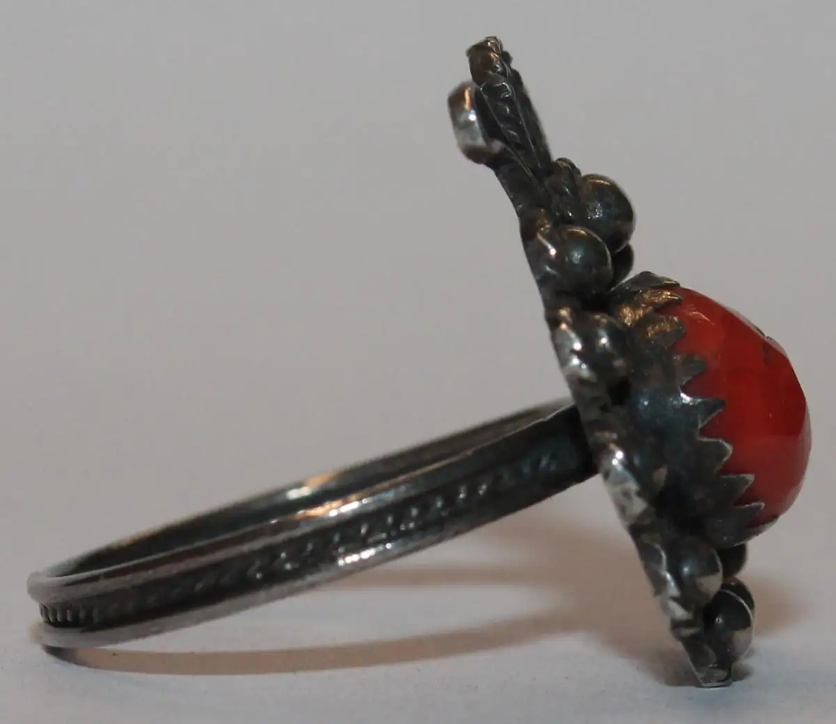 Antiker Silber Ring um mit facettierter Lachskoralle um 1840 / 1860 - Biedermeier Antikschmuck Koralle Facetten Käferform - Milleartifex 4