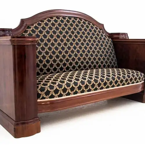 Dieses Produkt ist nur einmal verfügbar. Versand ist kostenlos.  Antikes Sofa - Chaiselongue vom Anfang des 20. Jahrhunderts. Die Möbel sind in sehr gutem Zustand, nach professioneller Renovierung wurde die Chaiselongue mit einem neuen Stoff bezogen...