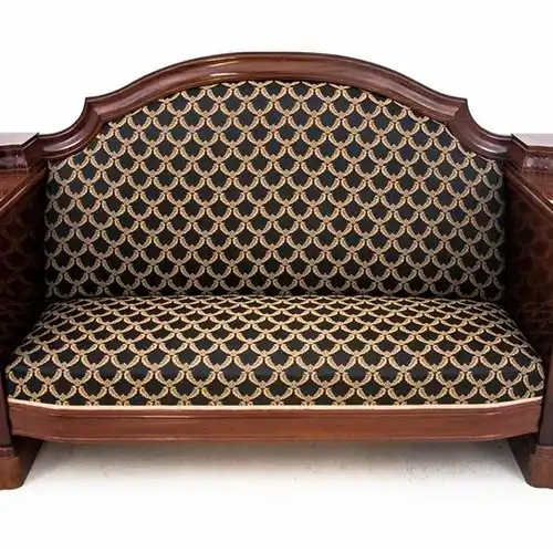 Dieses Produkt ist nur einmal verfügbar. Versand ist kostenlos.  Antikes Sofa - Chaiselongue vom Anfang des 20. Jahrhunderts. Die Möbel sind in sehr gutem Zustand, nach professioneller Renovierung wurde die Chaiselongue mit einem neuen Stoff bezogen...
