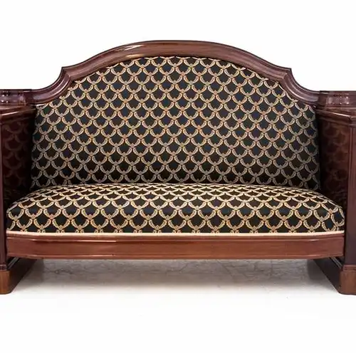 Dieses Produkt ist nur einmal verfügbar. Versand ist kostenlos.  Antikes Sofa - Chaiselongue vom Anfang des 20. Jahrhunderts. Die Möbel sind in sehr gutem Zustand, nach professioneller Renovierung wurde die Chaiselongue mit einem neuen Stoff bezogen...