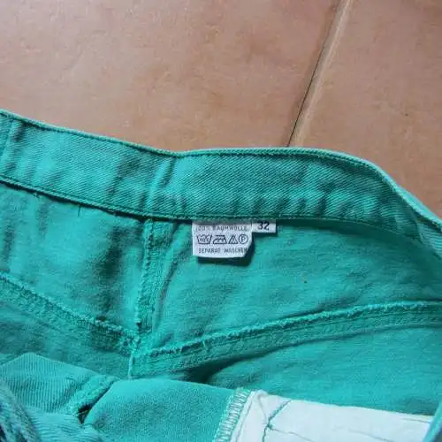 kurze Damenhose, Sommerhose,  grün, Größe zirka 44