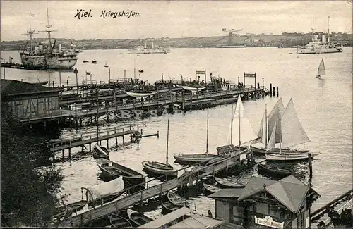 [Echtfotokarte schwarz/weiß] Kiel. Kriegshafen. 