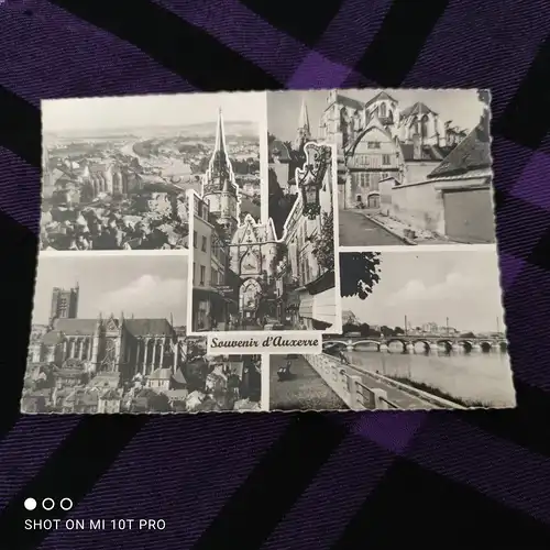 [Echtfotokarte schwarz/weiß] Souvenir d'Auxerre. 