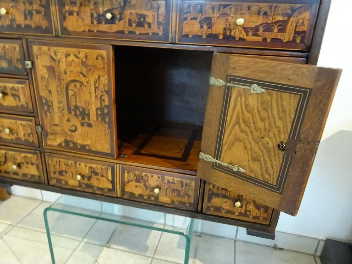 Ein Barock Kabinett Schrank 2