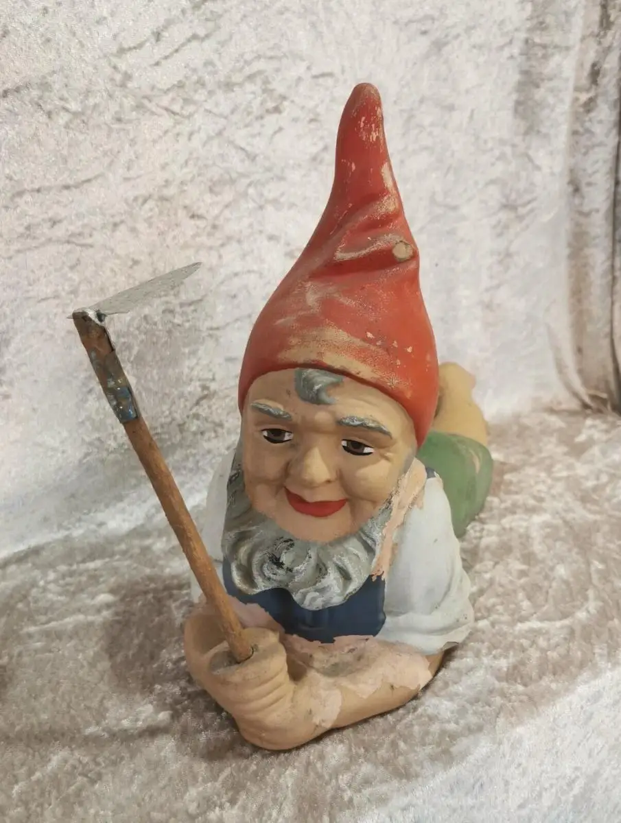 Gartenzwerg liegend 0