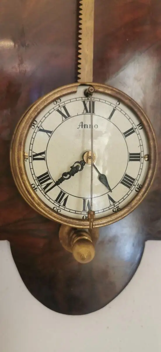 Sägeuhr aus dem 19. Jahrhundert 1