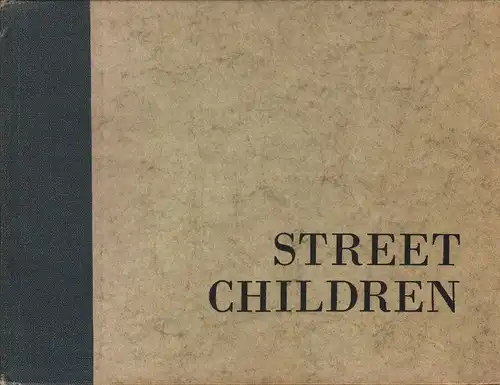 Trevelyan Oman, Julia (photographer) / Johnson, B. S. (Text): Street children. 