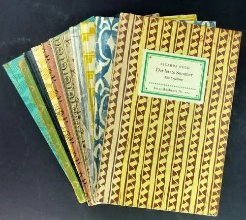 Rilke, Michelangelo, Huch, Okakura (u.a.): 11 Titel Insel Bücherei. Konvolut:Rainer Maria Rilke: Equiem. Insel Bücherei Nr. 30. 1959. 37 S.Michelangelo: Sibyllen und Propheten. 24 farbige.. 