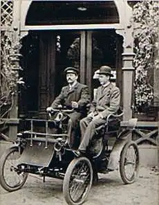 Mercedes-Benz. Original-Photographie des ersten in Ottensen (Hamburg) gefahrenen Autos