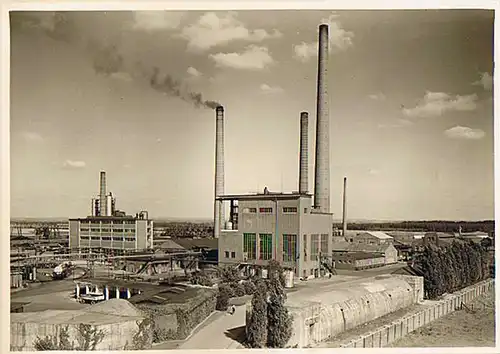Sammlung von 30 Original-Fotografien der Shell-Raffinerie aus den 1950er/60er Jahren in dekorativer HLwd.-Mappe