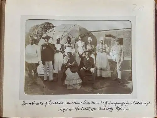 Namibia. - Fotoalbum mit 44 Fotografien aus der Zeit des Kolonialkrieges in Namibia 1904 bis 1907. Überwiegend Bromsilbergeatineabzüge auf Photopapier.
