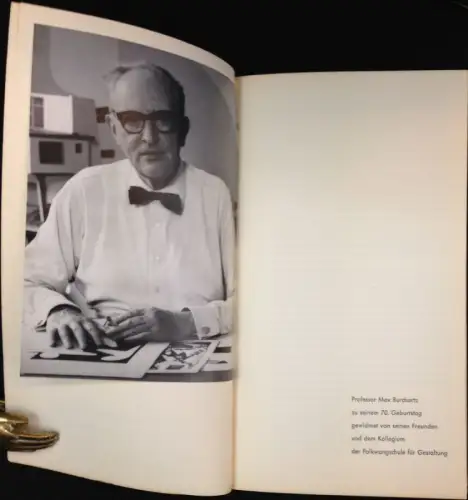 Schardt, Hermann, Jorg Lampe und Jean Gebser: Professor Max Burchartz zu seinem 70. Geburtstag gewidmet von seinen Freunden und dem Kollegium der Folkwangschule für Gestaltung.. 